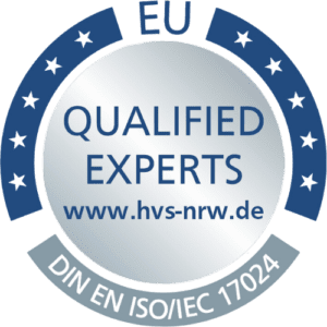 Entdecken Sie ein professionelles Logo mit dem Schriftzug "Qualified Experts for Euro-Zert". Dieses Design steht für Kompetenz und Zertifizierung in Europa. Ideal für Ihre geschäftlichen oder themenbezogenen Inhalte.